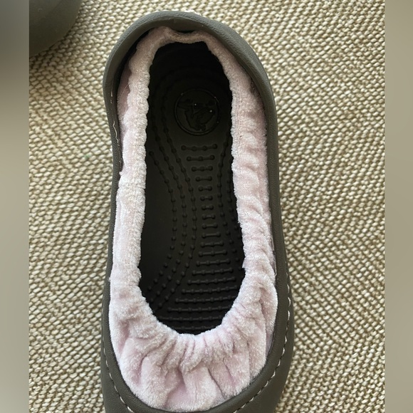 Crocs Girls Ballet Flats. Dark Brown W/Light Pink Velvet Lining W/Elastic. SZ 7. - Picture 9 of 10